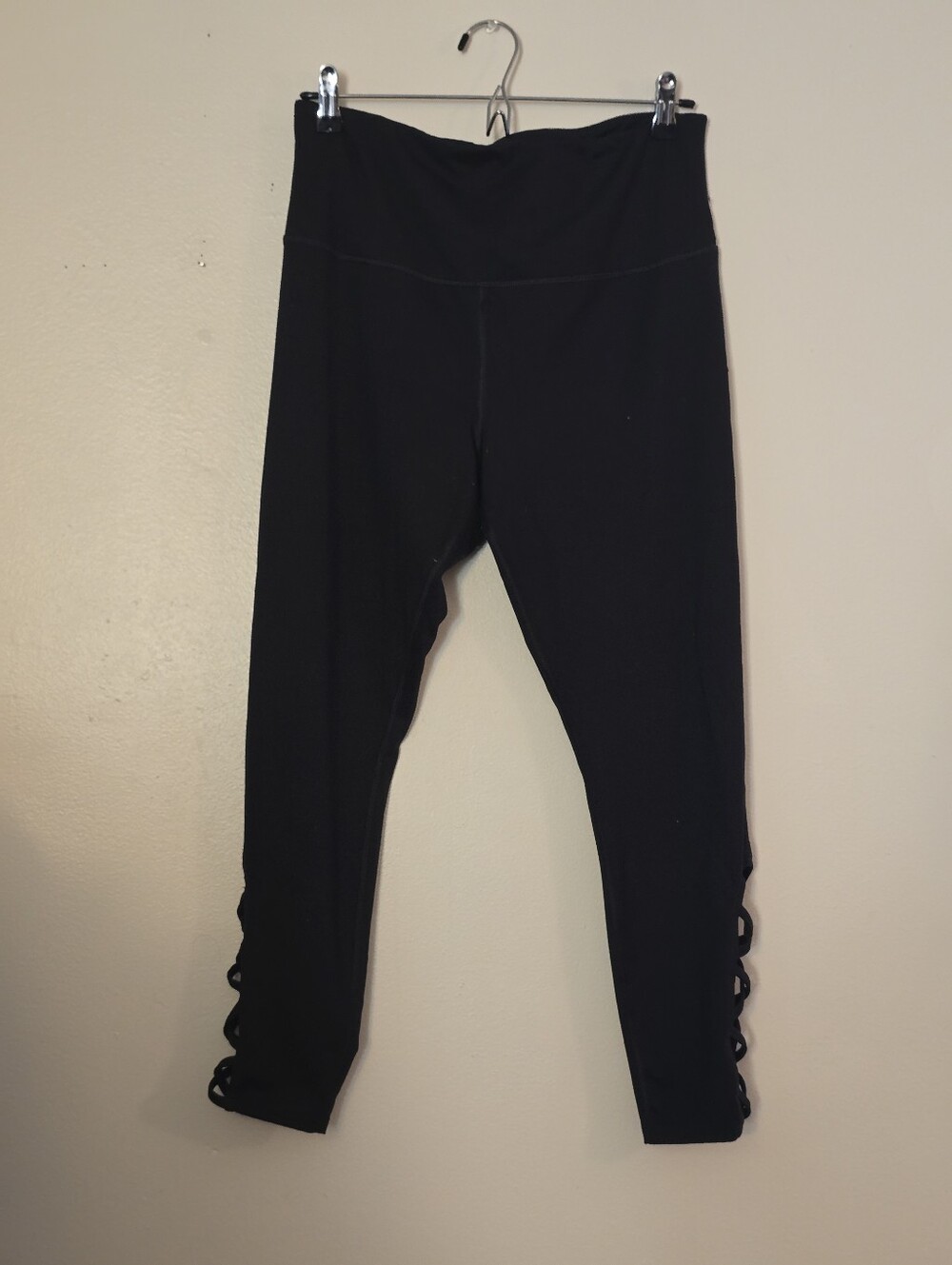 SO Women's Large Black High-Rise Leggings with Side Loop Detail